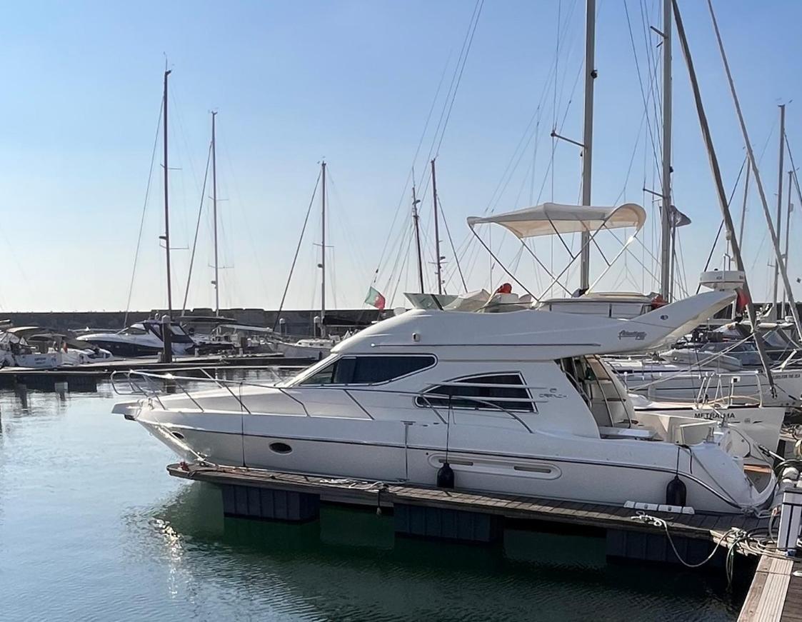 Payva & Branco Boats Iate Privado Em Cascais Hotel Bagian luar foto